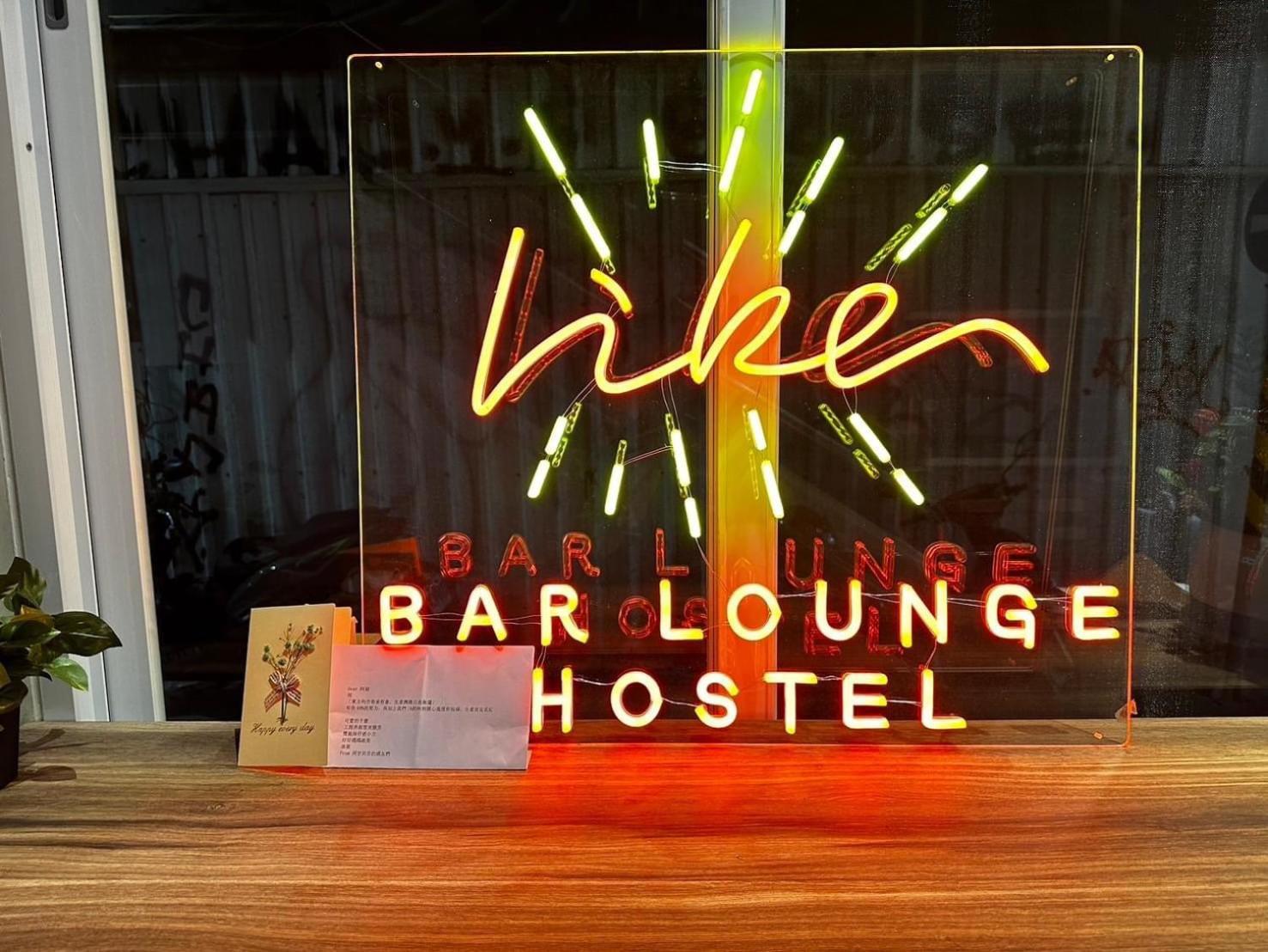 Like Hostel & Bar Lounge Kaohsiung Exteriör bild